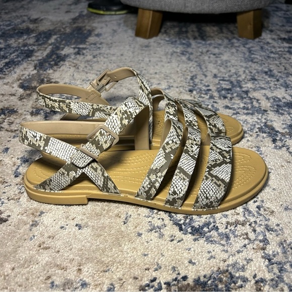Crocs Iconic Comfort Tulum Snakeskin Print Buckle Strappy Sandals Size 8 - Picture 1 of 12